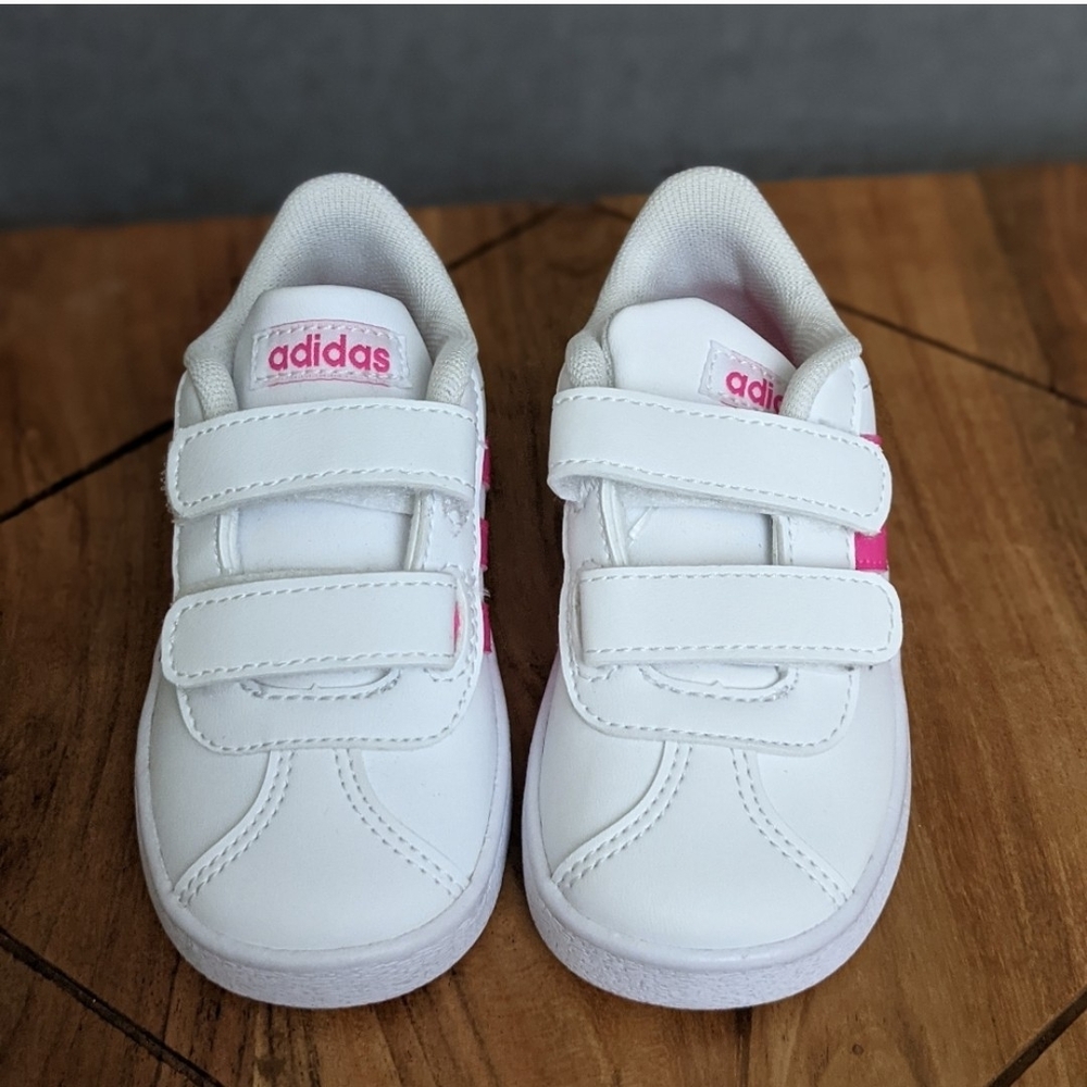 Adidas Kids Sneakers in White and Pink New